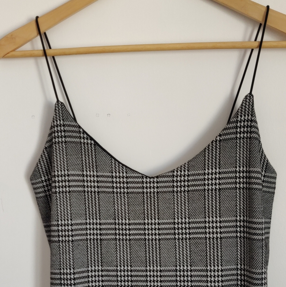 🆕 BODYCON DRESS - Picture 4 of 5